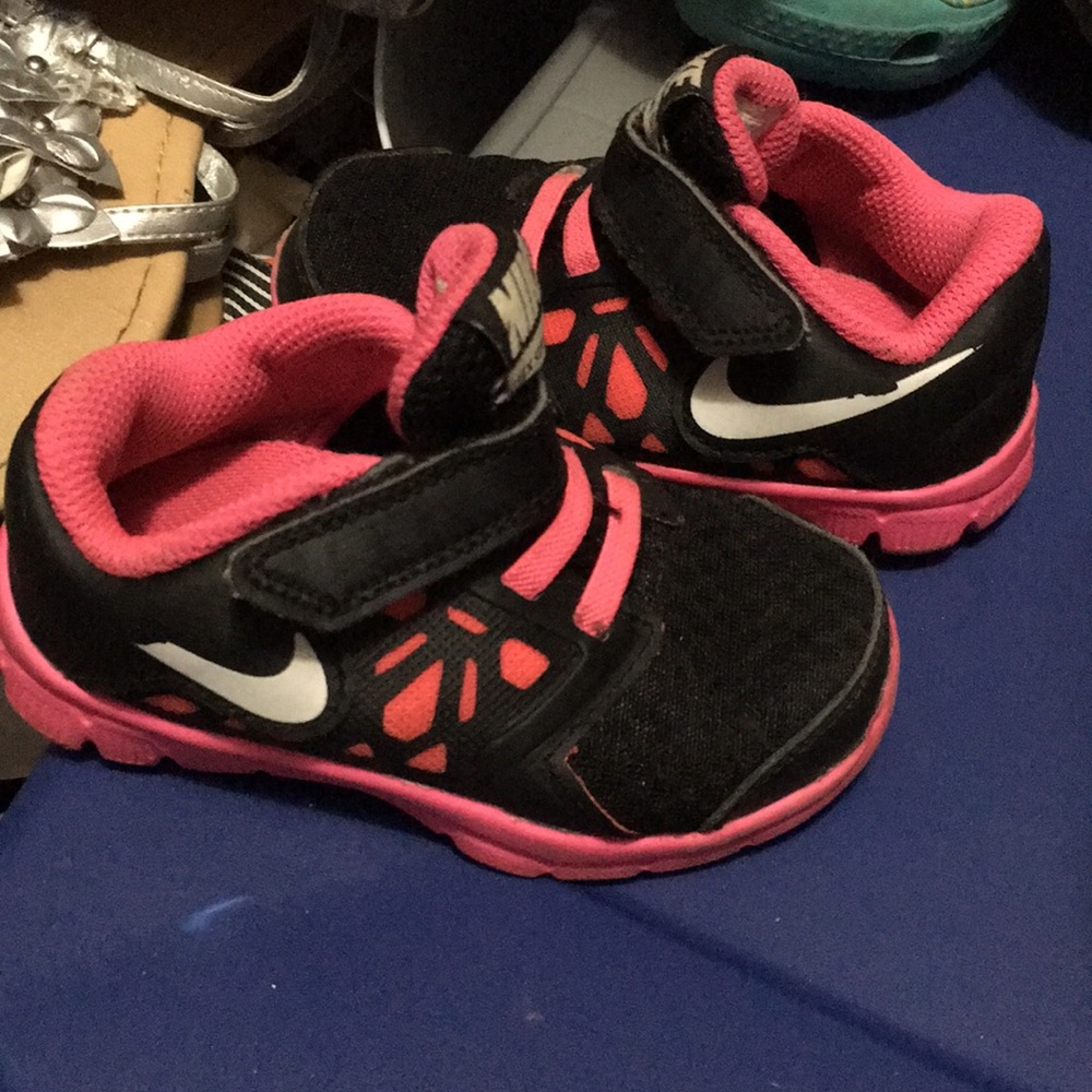 ❤️5 for 40❤️Toddler girl Nike’s